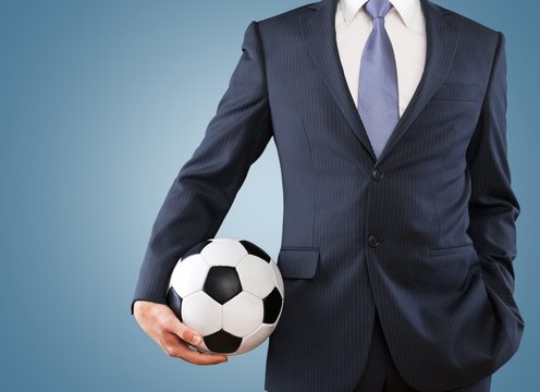 曼城队史首次夺得世俱杯 五冠辉煌时刻再添荣耀